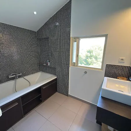 Maison De Charme Sur Les Collines, Piscine, Clim